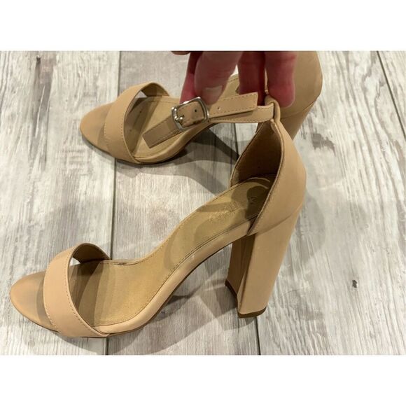 Charlotte Russe tan 4 inch heels size 9 - Picture 8 of 12